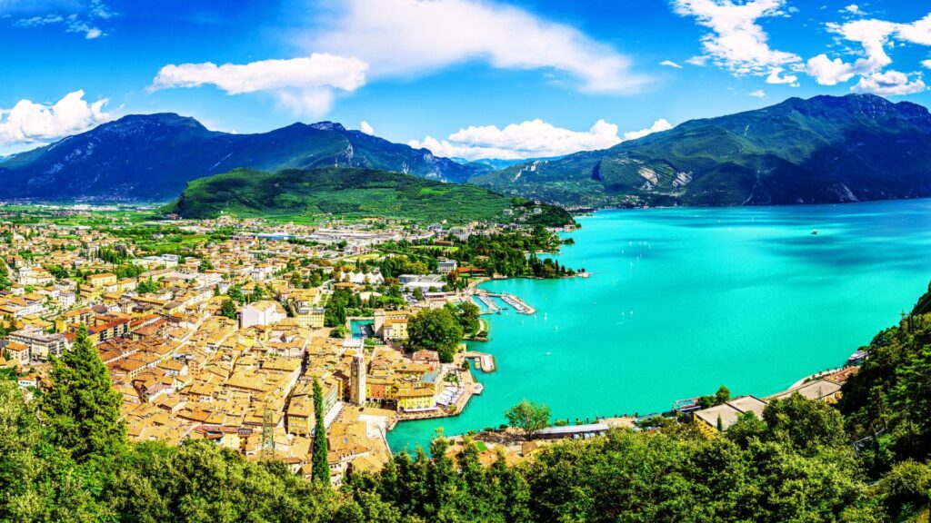 Gardasee Norden, Frau Urlaub mit Kind und Hund